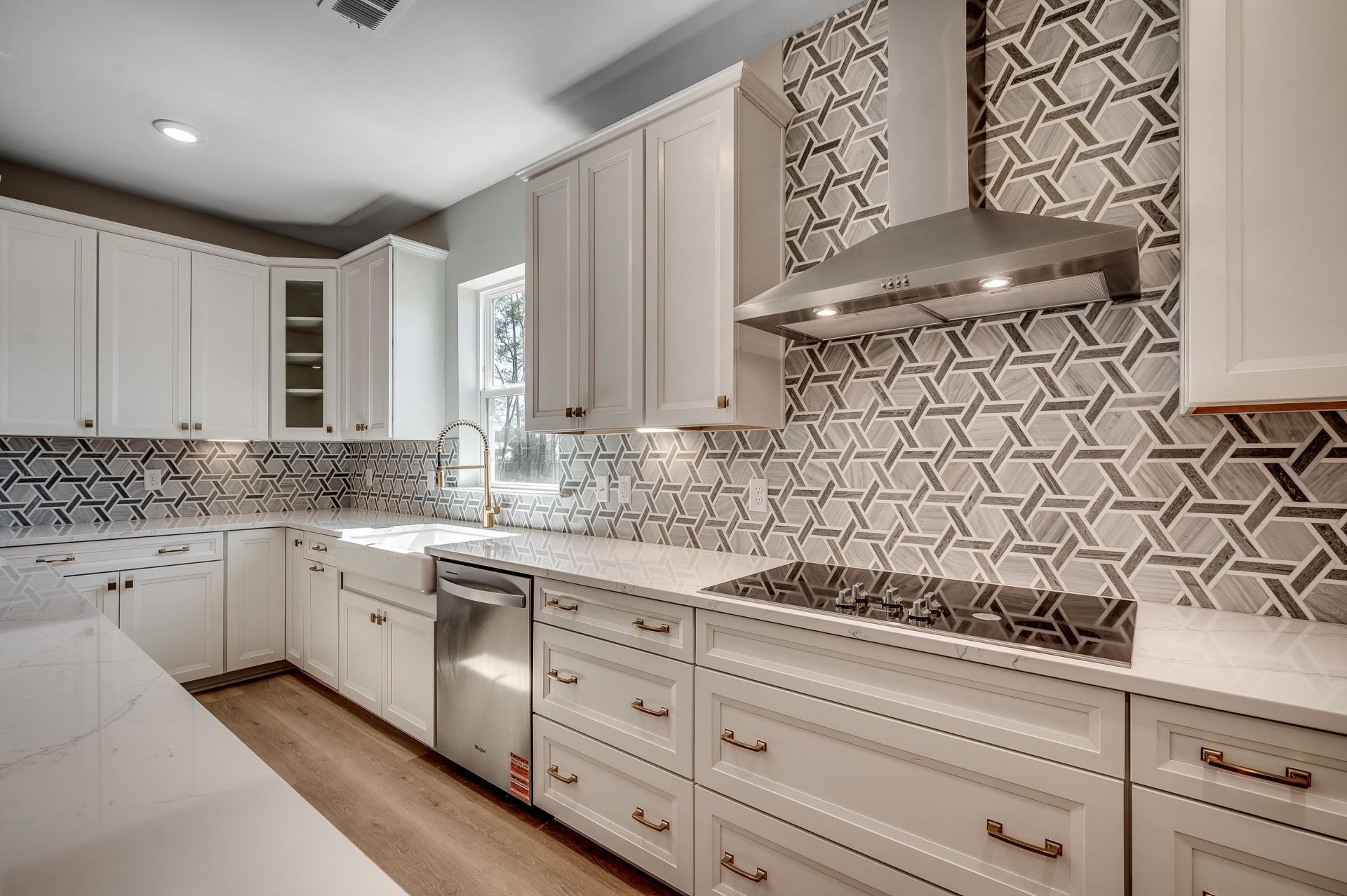 2704 Whitehorn Way  Photo 18