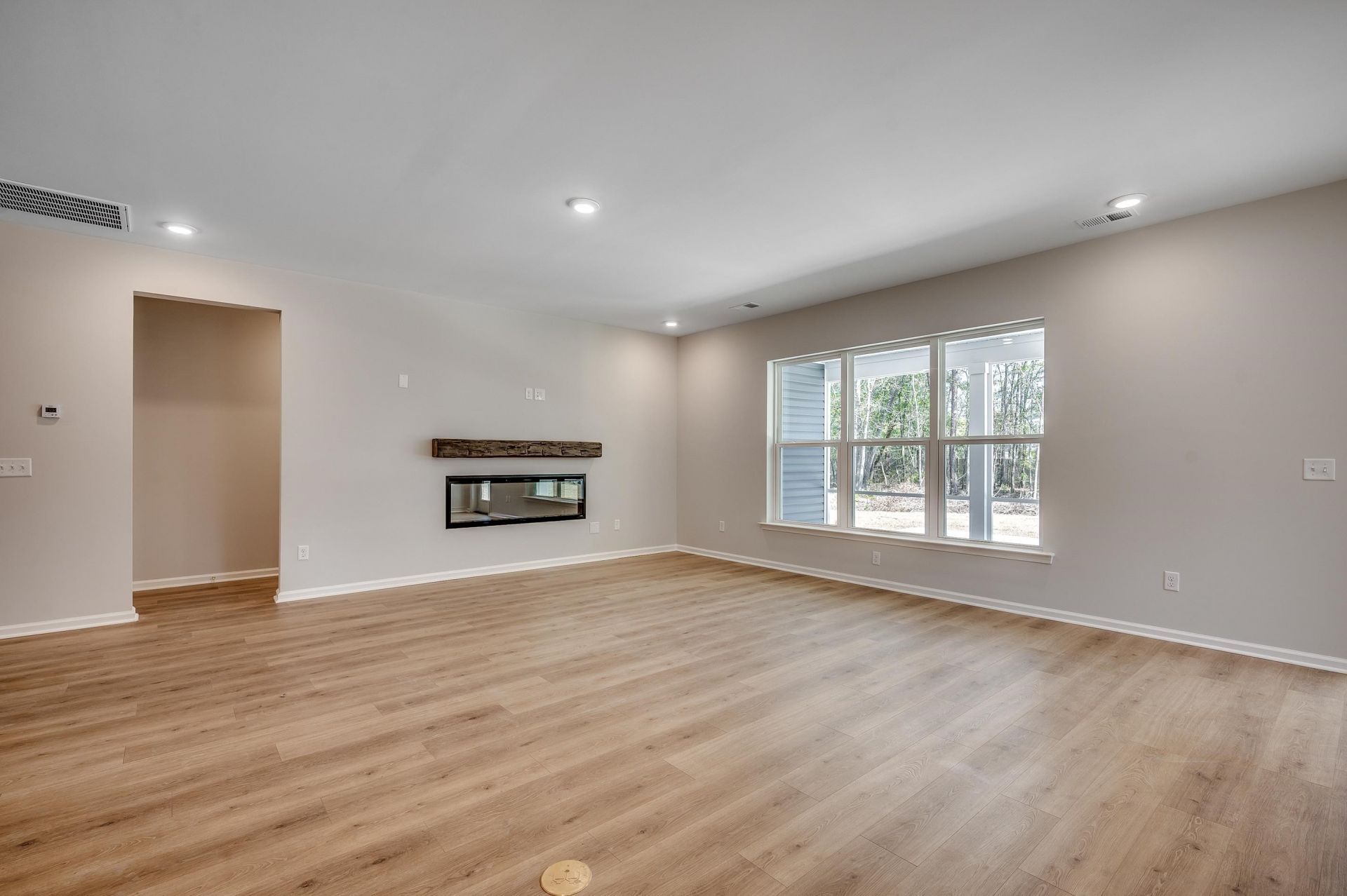 2704 Whitehorn Way Photo 8