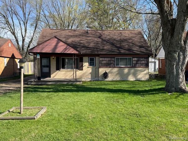 2414 Wildwood Circle Drive, Grand Blanc Twp, MI 48439