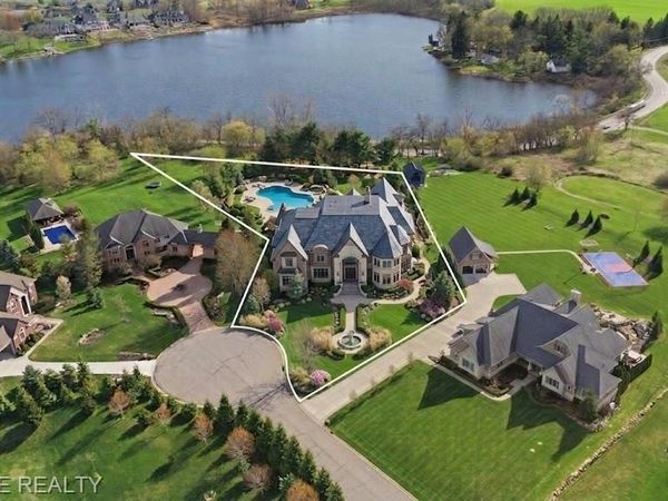 69225 Lake Point Court, Bruce Twp, MI 48065