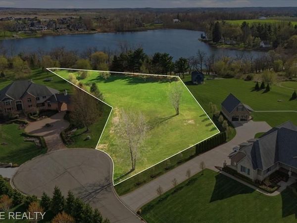 69225 Lake Point Court , Bruce Twp, MI 48065