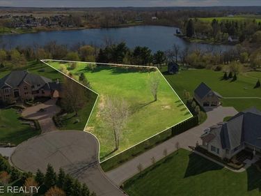 69225 Lake Point Court , Bruce Twp, MI 48065