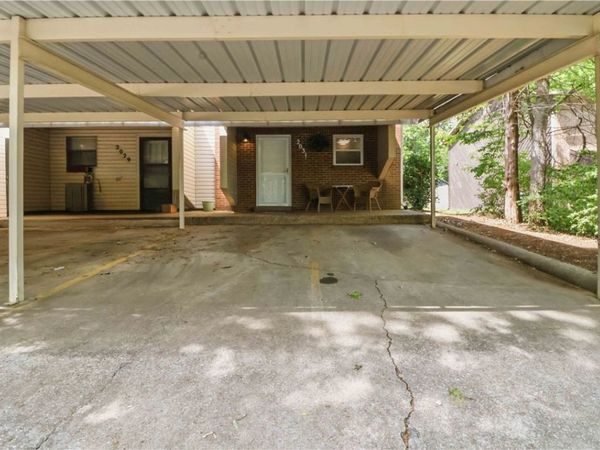 2031 N East Oaks Drive , Fayetteville, AR 72703