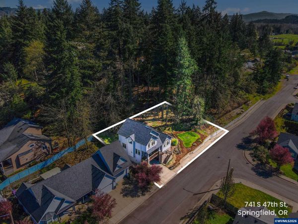 741 S 47th St, Springfield, OR 97478