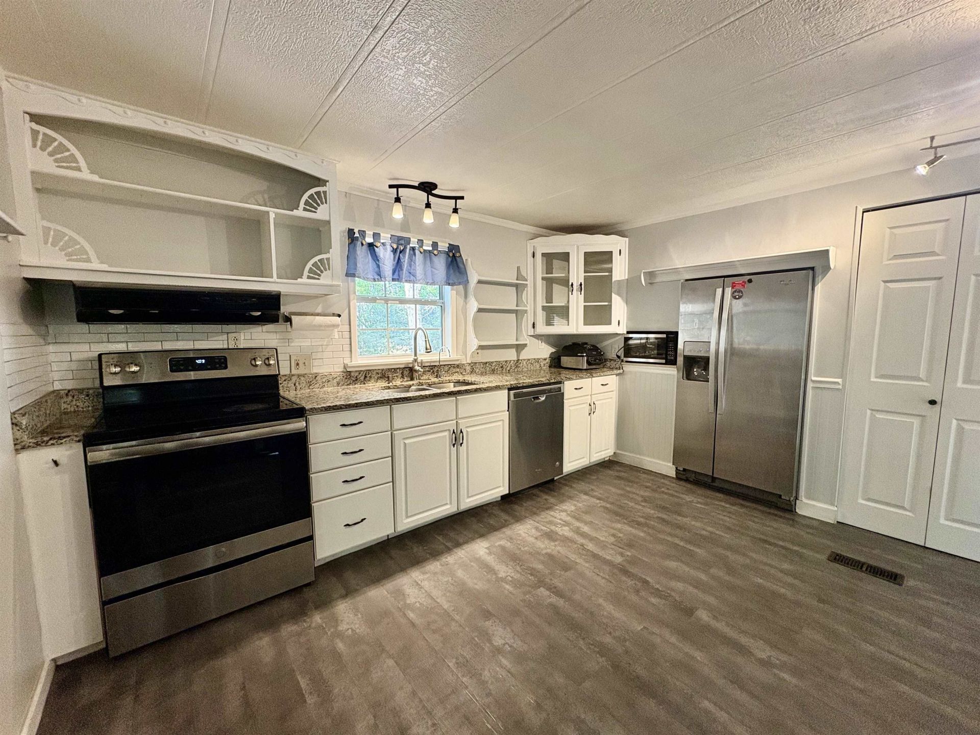 742 Richmond Trail  Photo 7