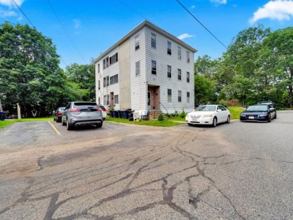 50 Fairlawn Ave, Southbridge, MA 01550