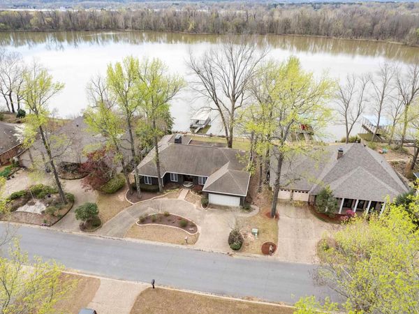 8 Riverwood Place, Maumelle, AR 72113