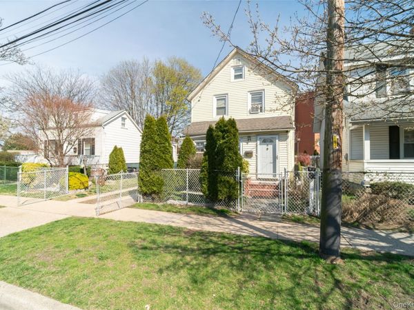 6 Linden Avenue , Hempstead, NY 11550