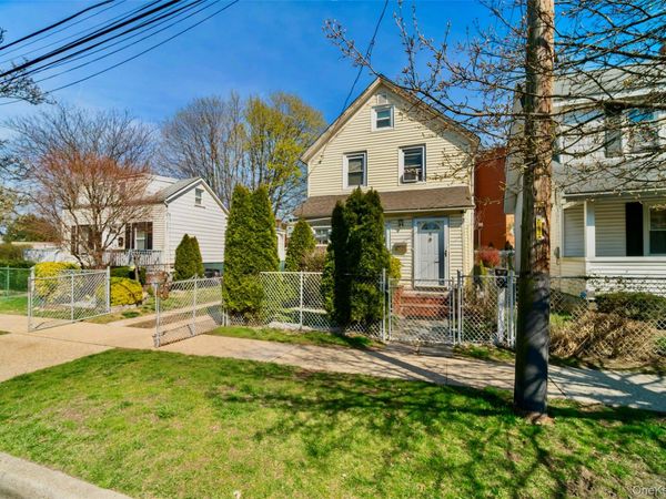 6 Linden Avenue , Hempstead, NY 11550