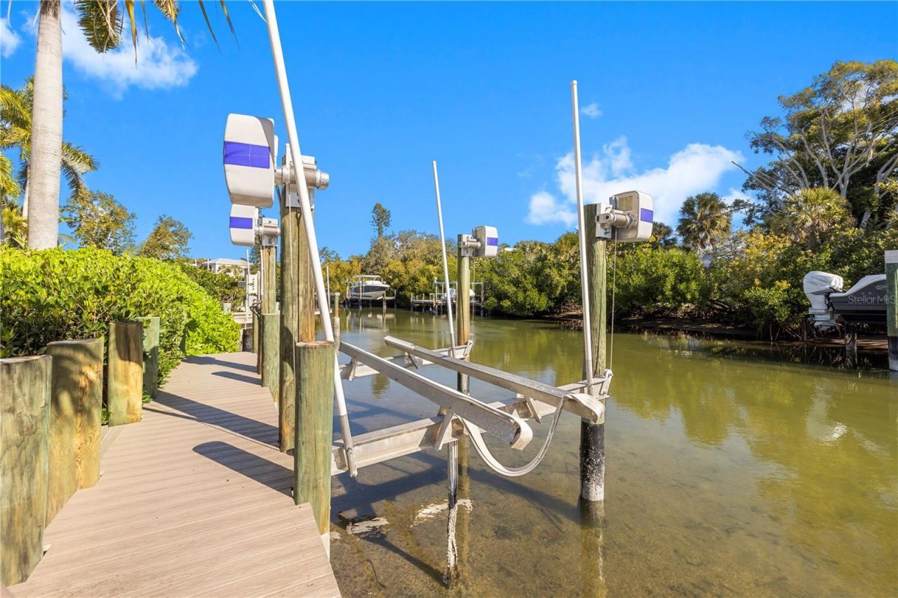 5169 Oxford Drive, Sarasota, FL 34242 Photo