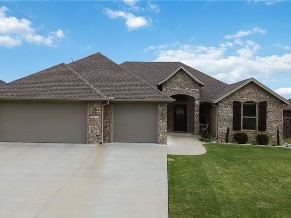 1213 Bradley Street , Centerton, AR 72719