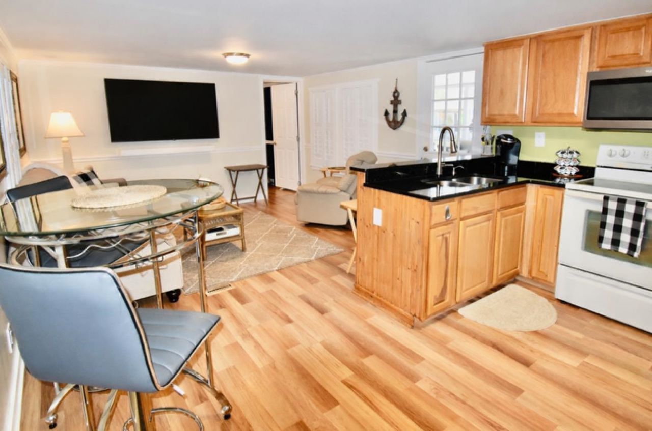 1525 Tanglewood Dr. Photo 5