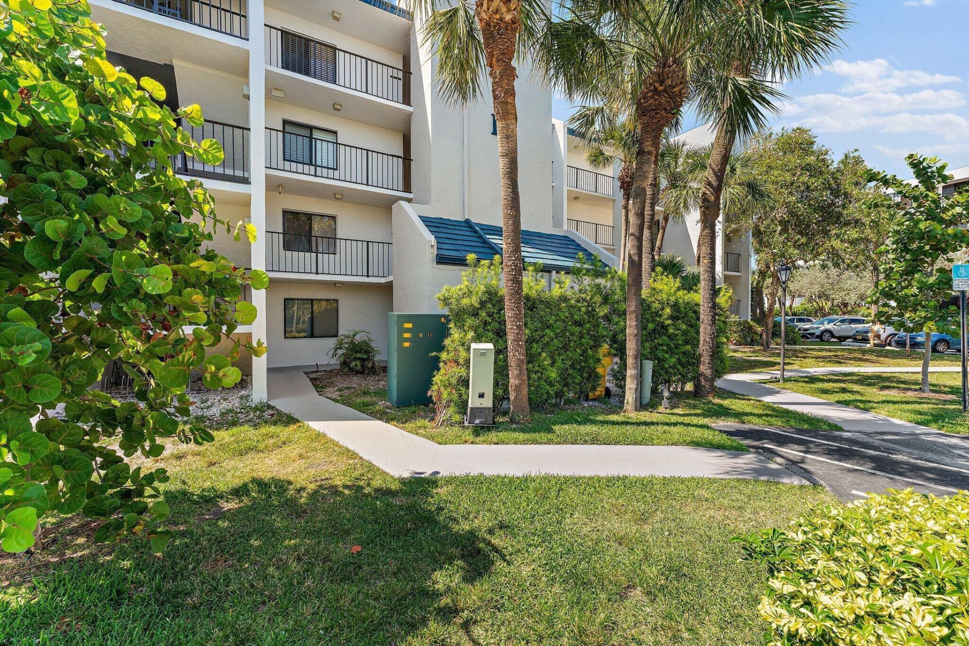 1605 Us-1, Unit B206, Jupiter, FL 33477 Photo