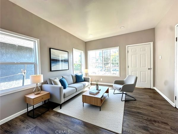 155 W 43rd , Los Angeles, CA 90037