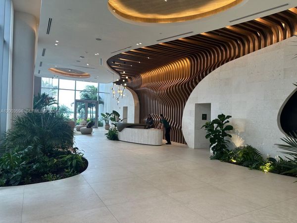 700 NE 24 Street , Unit 2605, Miami, FL 33137