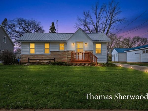 409 W Oak Street, Fremont, MI 49412