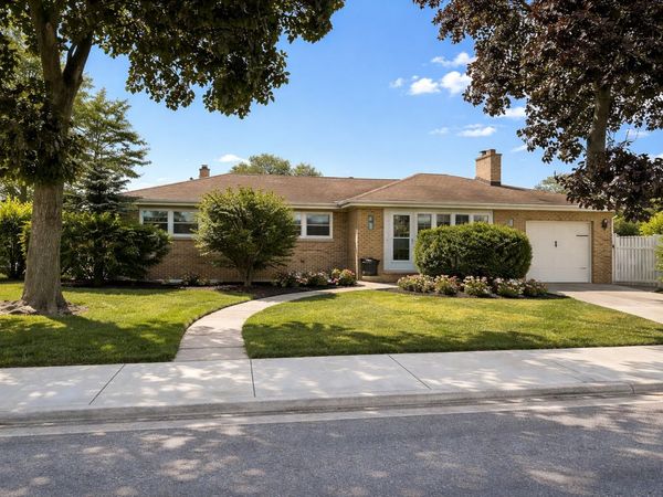 5500 Harvard Terrace, Skokie, IL 60077