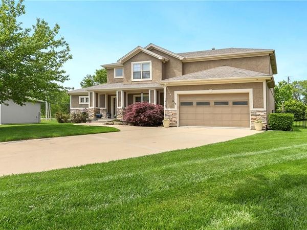 1917 SW Sage Canyon Road, Lee's Summit, MO 64082