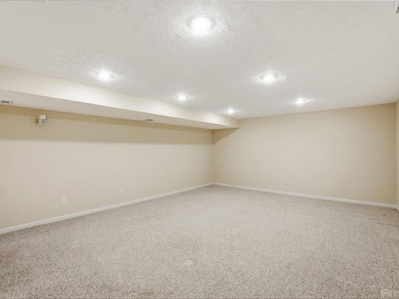 6899 Evergreen Circle, Huber Heights, OH 45424 Photo 33