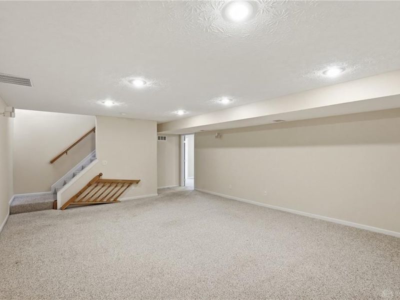 6899 Evergreen Circle, Huber Heights, OH 45424 Photo 34