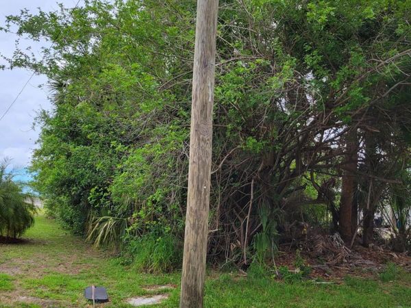 1109 SW Abingdon Avenue S, Port St. Lucie, FL 34953