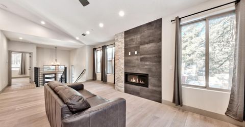 871 Glorene Avenue, South Lake Tahoe, CA 96150 Photo