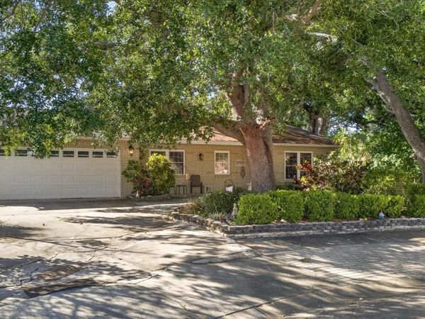 8404 SANDSTONE COURT , TAMPA, FL 33615