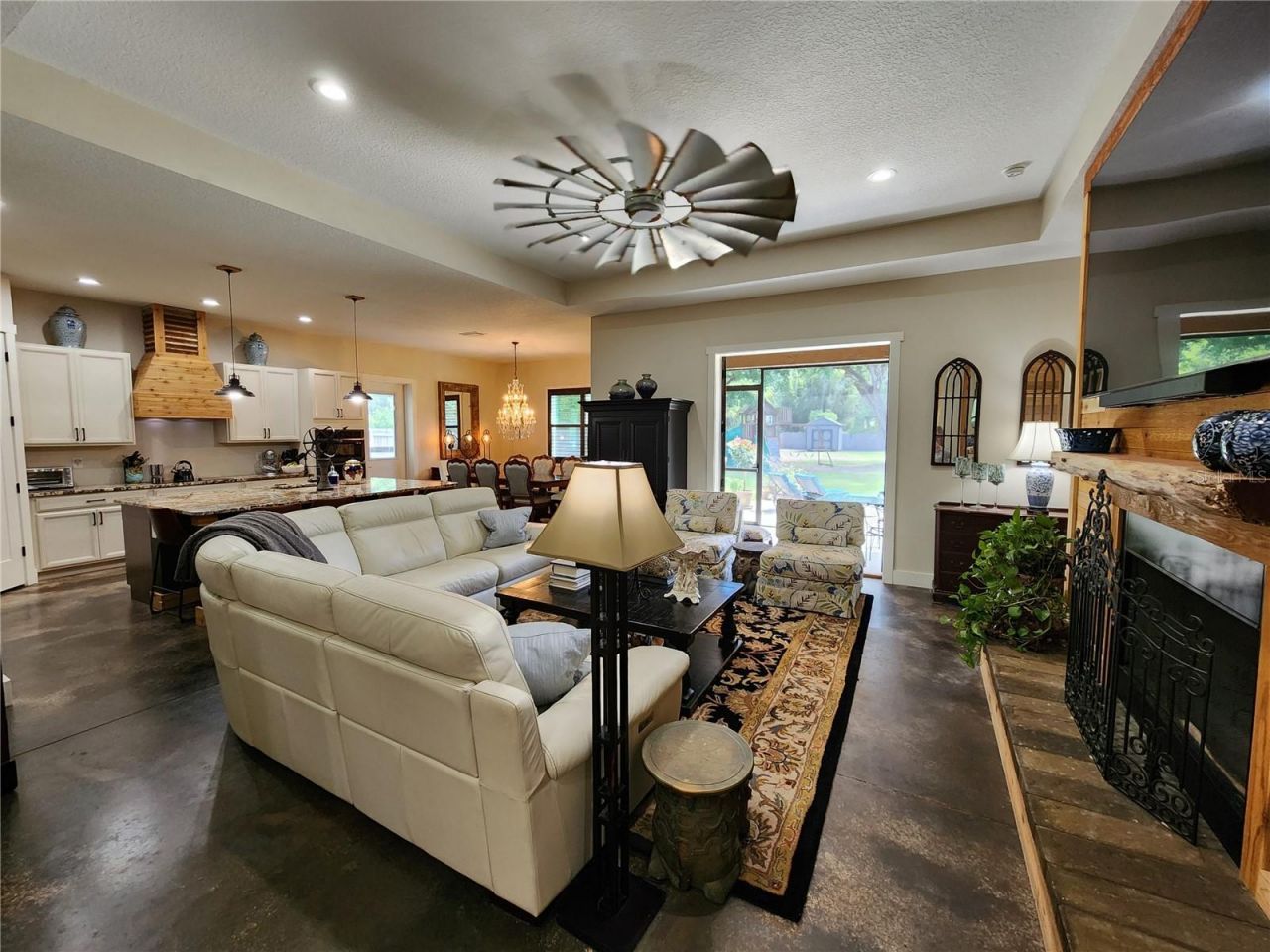 16189 SE 190th Avenue , Weirsdale, FL 32195 Photo