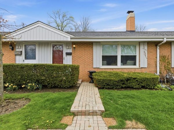 3 Robin Hood Lane , Northfield, IL 60093