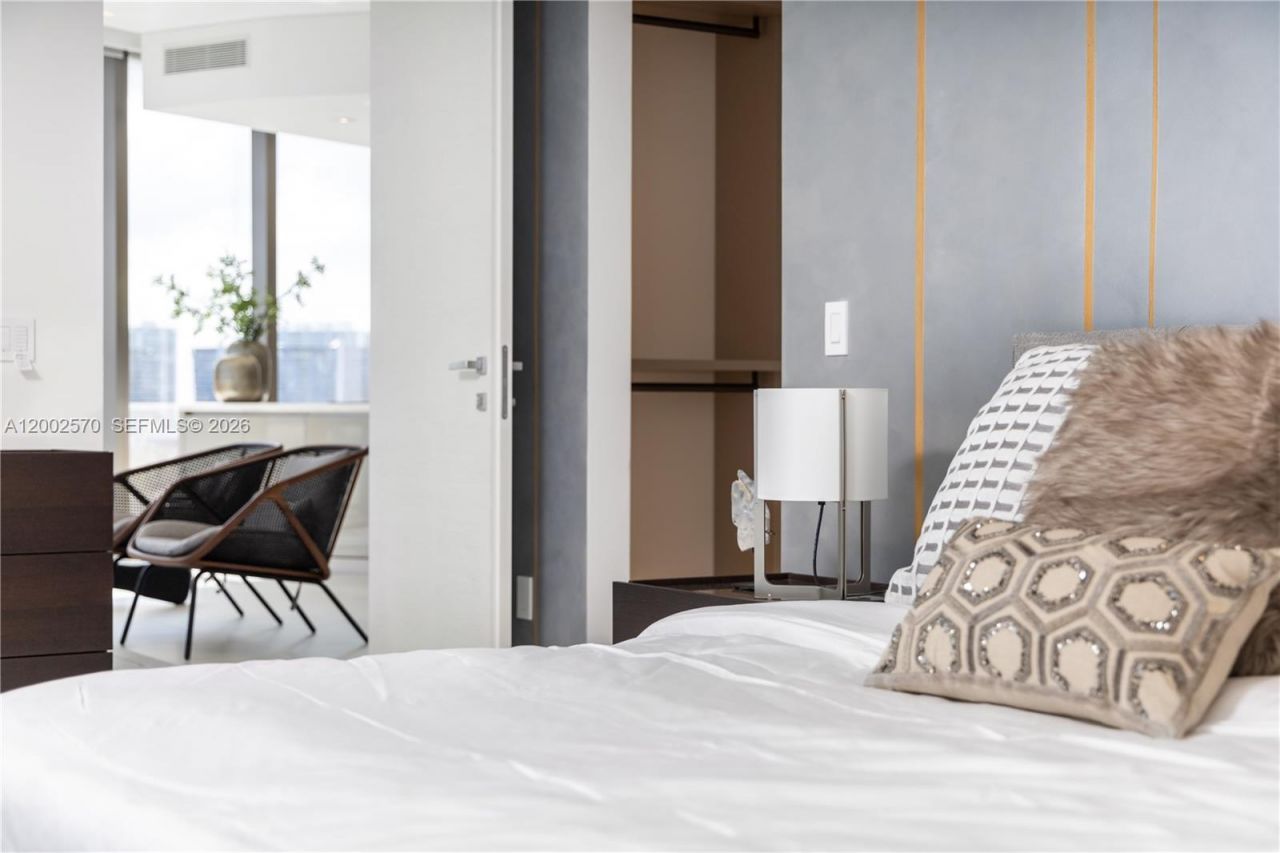 18975 Collins Ave , Unit 504, Sunny Isles Beach, FL 33160 Photo