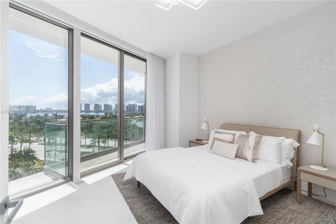 18975 Collins Ave , Unit 504, Sunny Isles Beach, FL 33160 Photo