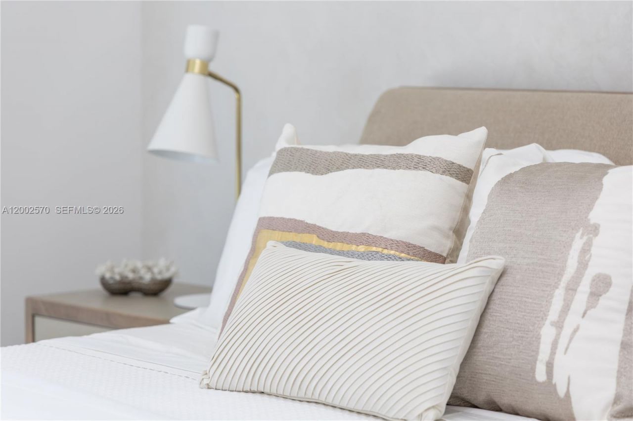 18975 Collins Ave , Unit 504, Sunny Isles Beach, FL 33160 Photo