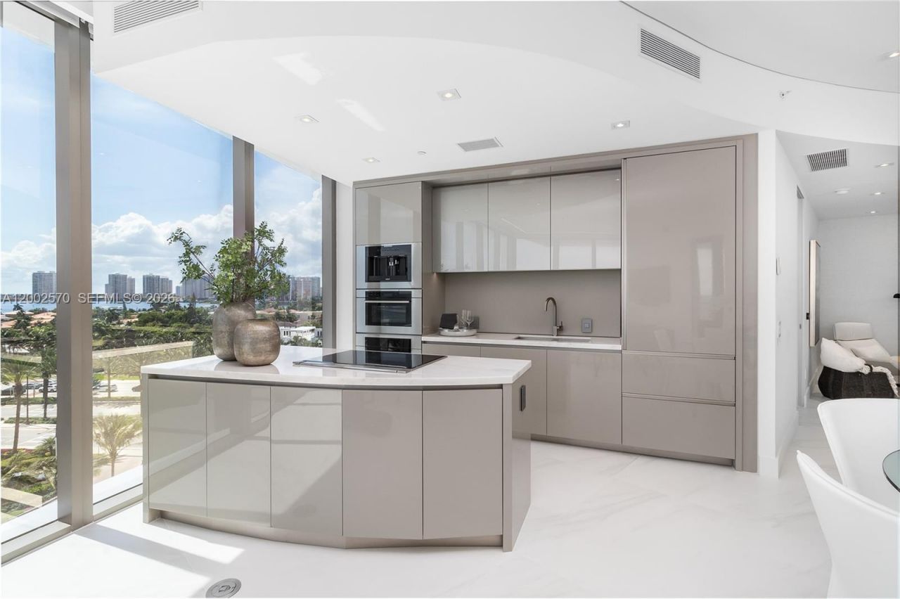 18975 Collins Ave , Unit 504, Sunny Isles Beach, FL 33160 Photo