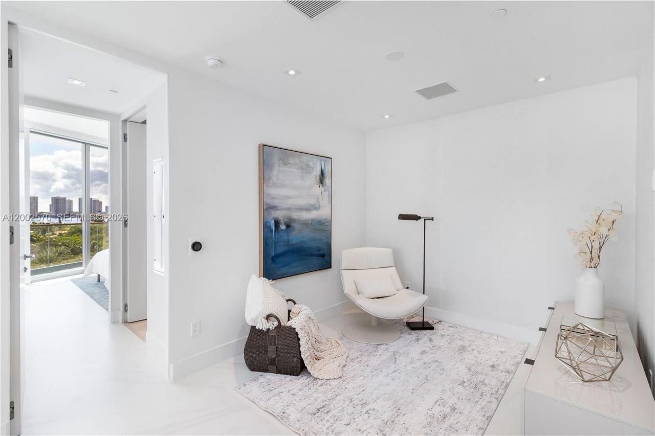 18975 Collins Ave , Unit 504, Sunny Isles Beach, FL 33160 Photo