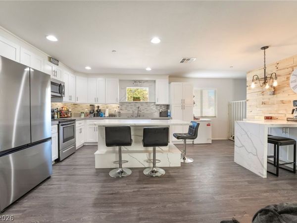 878 W Lake Mead Boulevard, Las Vegas, NV 89106