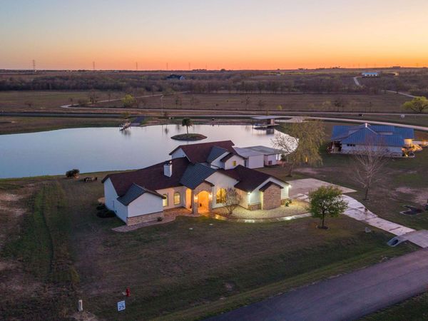 925 River Ranch CIR, Martindale, TX 78655