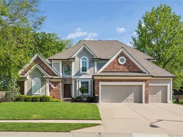 6704 NW Monticello Drive, Parkville, MO 64152