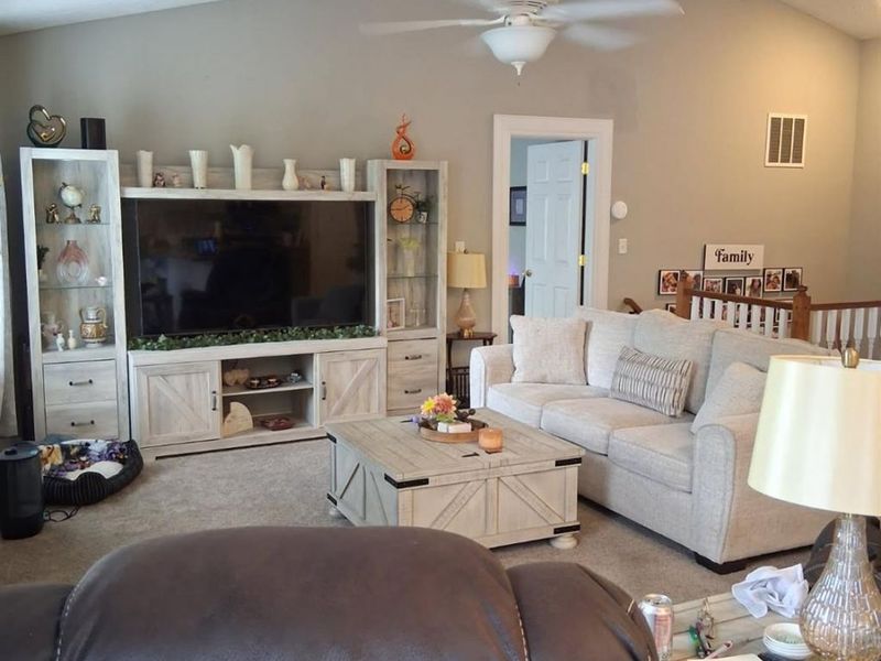 2224 Castle Pines Court, Hamilton, OH 45013 Photo 2