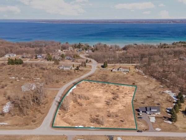 11936 Blossom Lane E, Suttons Bay, MI 49682