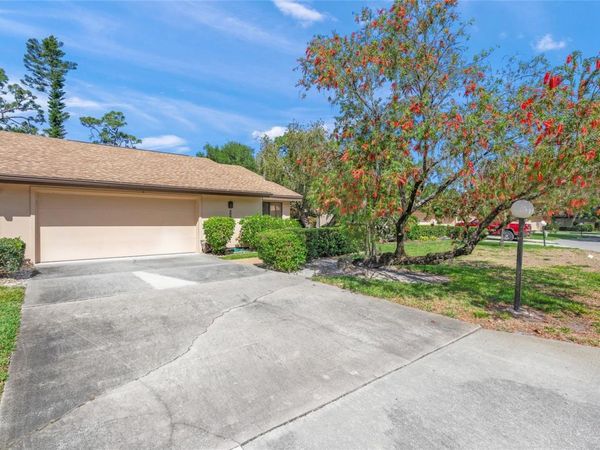 4688 OAK HOLLOW DRIVE , Unit 25, SARASOTA, FL 34241