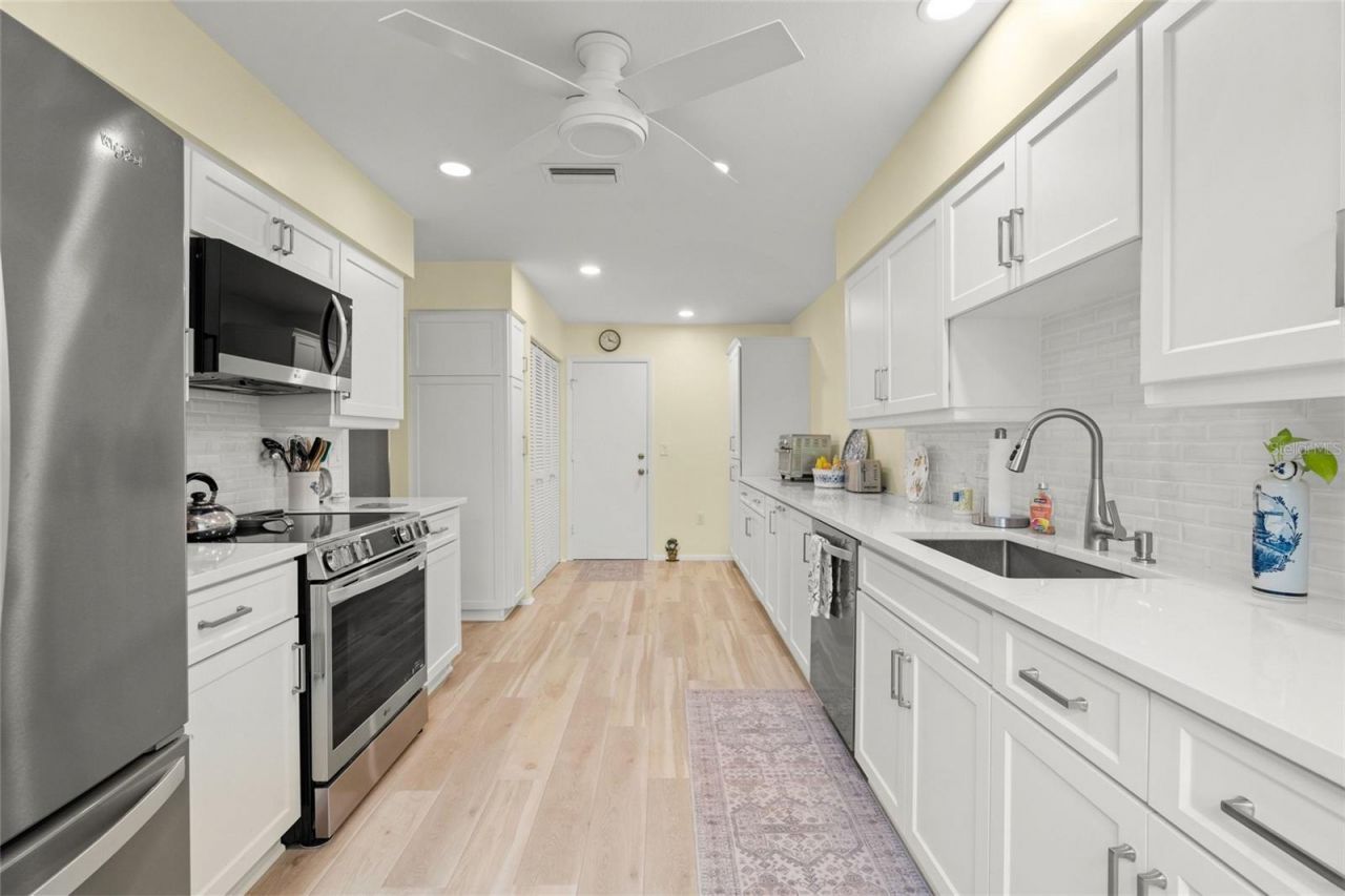 4688 Oak Hollow Drive , Unit 25, Sarasota, FL 34241 Photo