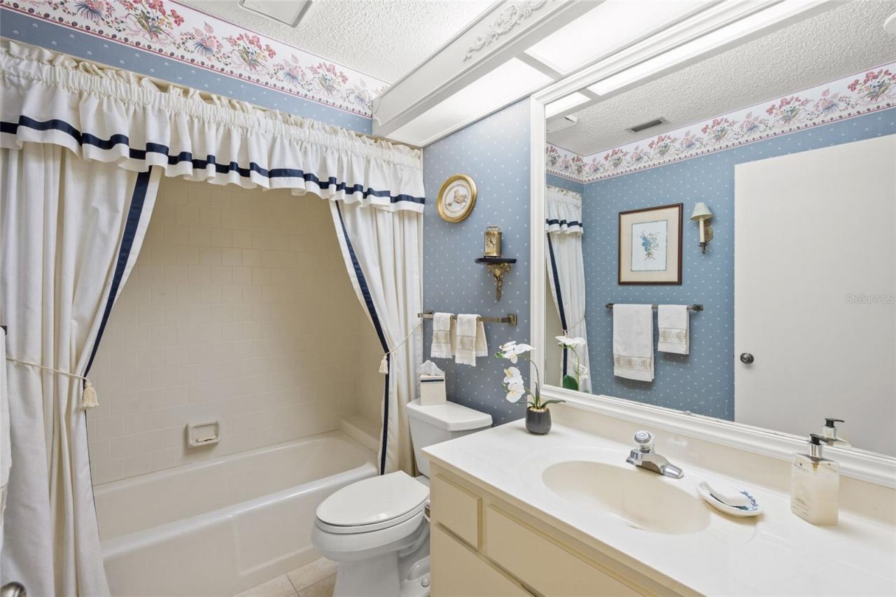 4688 Oak Hollow Drive , Unit 25, Sarasota, FL 34241 Photo