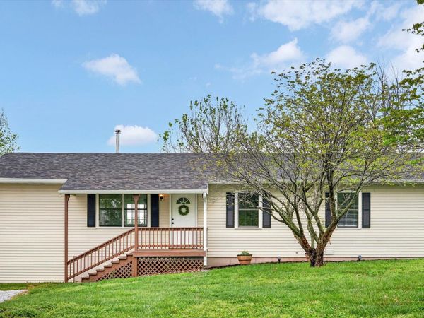 771 Kentucky Road , Ozark, MO 65721