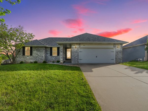 414 W Chestnut Road , Nixa, MO 65714