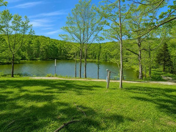 420 Lake Valley Drive, Seymour, MO 65746