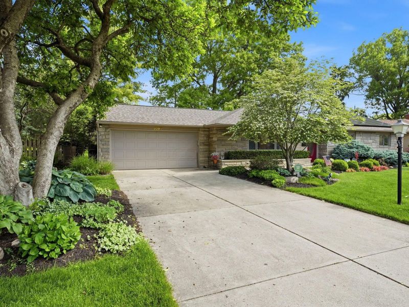 2290 Middlesex Road, Columbus, OH 43220 Photo 2
