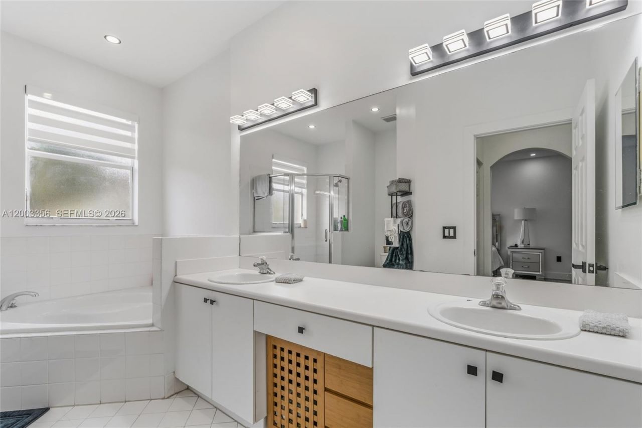 12880 SW 134th Ter , Miami, FL 33186 Photo