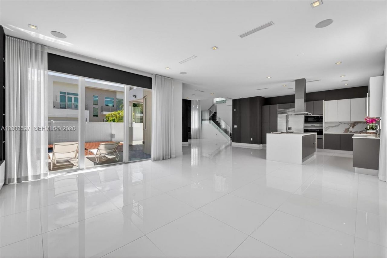 10431 NW 68th Ter , Doral, FL 33178 Photo