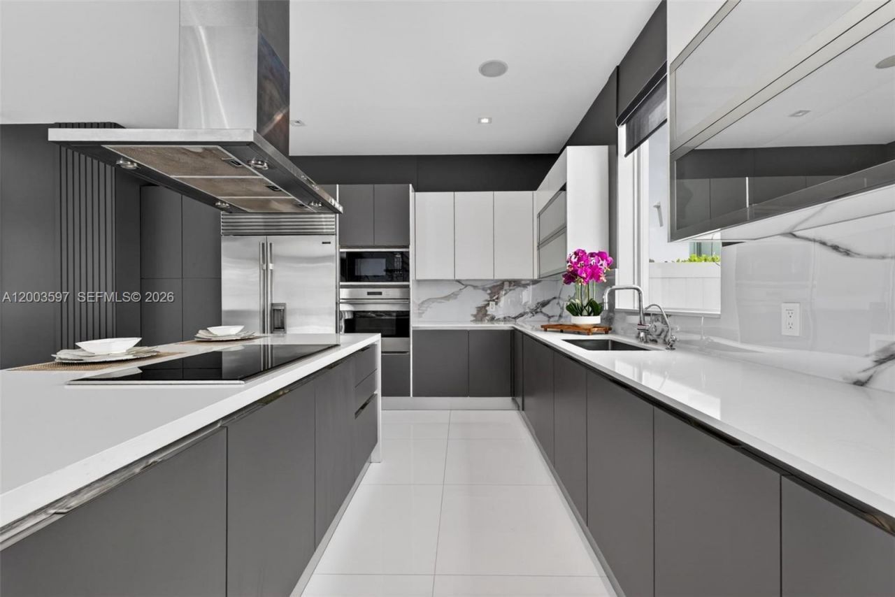 10431 NW 68th Ter , Doral, FL 33178 Photo