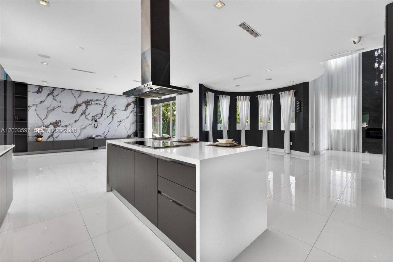 10431 NW 68th Ter , Doral, FL 33178 Photo